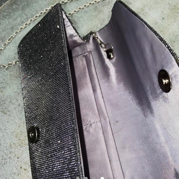 Vintage Chain Glitter Clutch - Picture 13 of 14